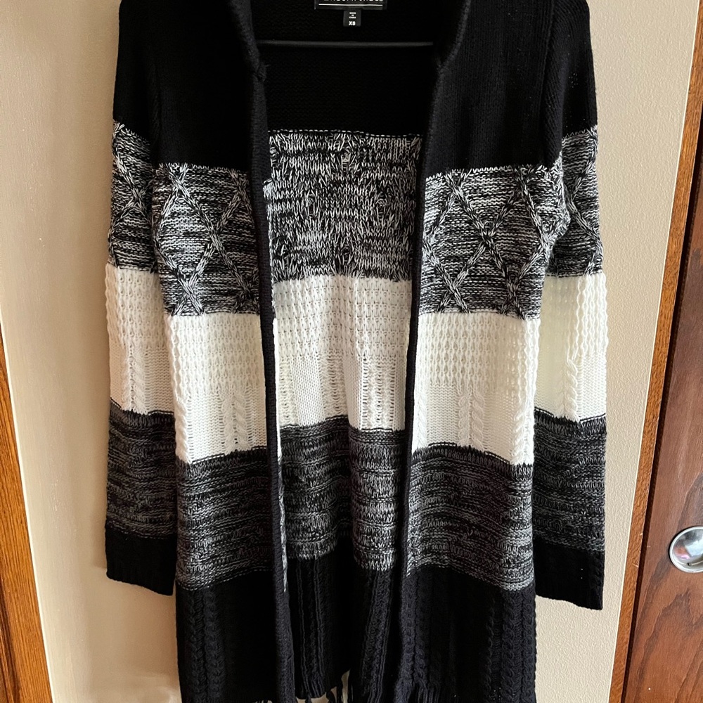 Almost Famous Women's Black and White Sweater XS